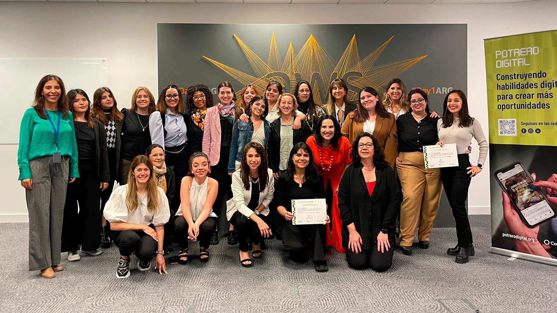 AWS y Potrero Digital capacitaron a 100 mujeres en habilidades ...